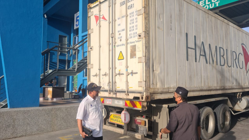 Enforcement too lenient: Sabah to take harsh action on chicken smuggling