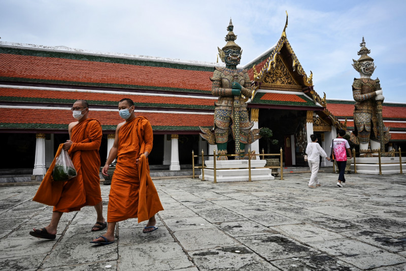 Thailand relaxes mask rule to promote post-pandemic tourism