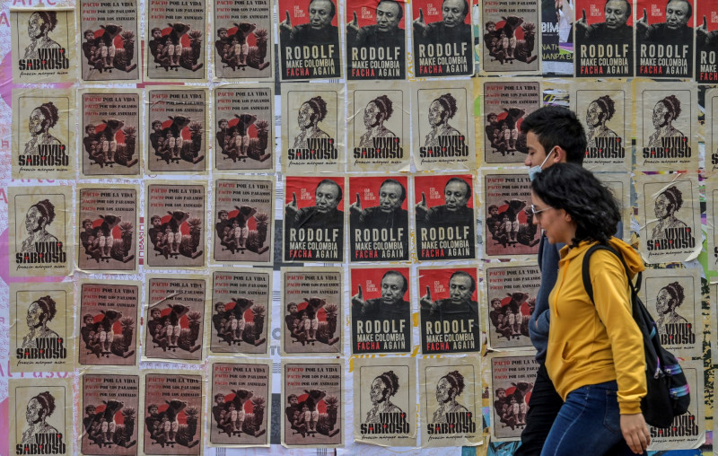 Colombians vote in high stakes presidential runoff