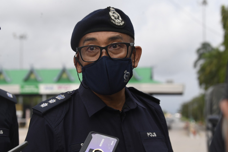 Three motorcyclists killed, one seriously injured in crash with lorry: cops