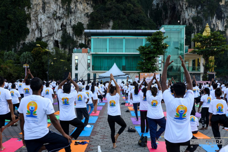 800 yogis gather at Batu Caves to celebrate International Yoga Day