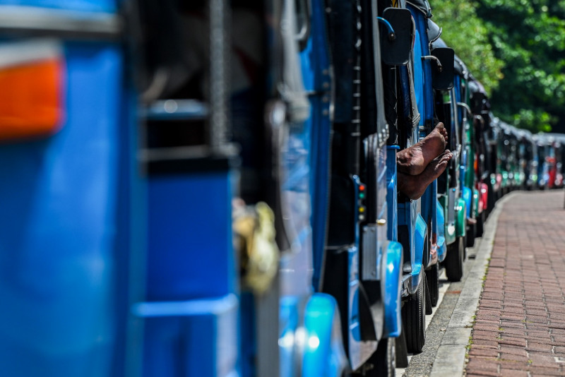 Bankrupt Sri Lanka seeks discounted Russian, Qatari oil