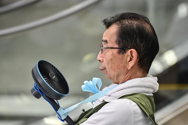 Japan heatwave prompts power crunch warning
