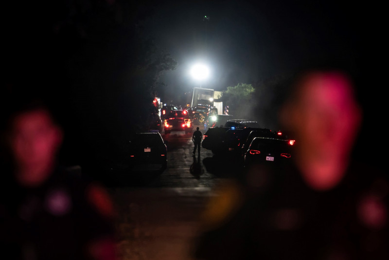 46 migrants dead in abandoned tractor-trailer near Texas