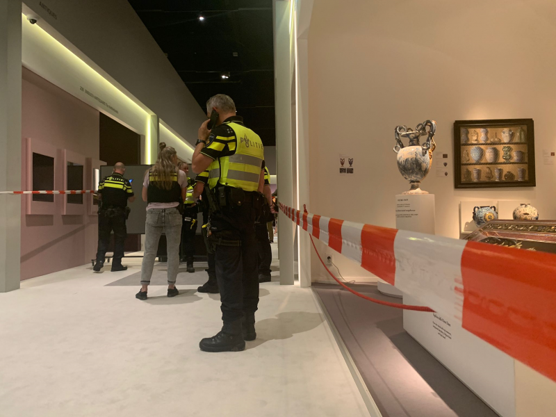 Robbers raid top European art fair in Dutch city