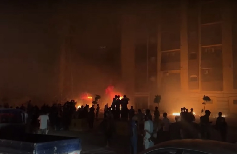 Libyan protesters storm, set fire to Parliament in Tobruk