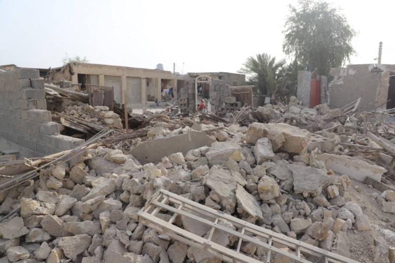 Strong quakes rattle southern Iran killing five