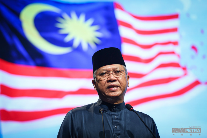 Newly sacked Annuar urges Umno members not to quit party