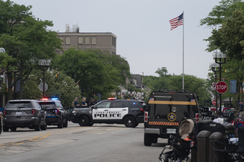 Gunman with high-powered rifle kills at least six at US July 4 parade