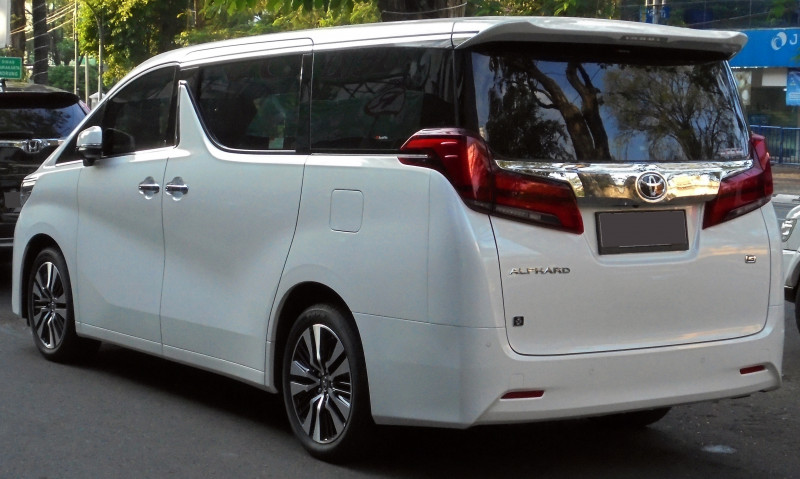 Man cries theft as Alphard leased via car-sharing app goes MIA
