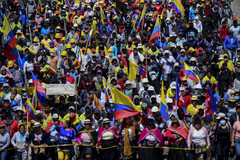 Four Ecuadorian ministers resign after mass protests