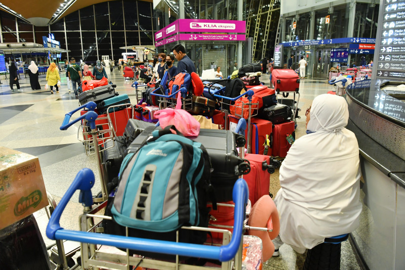 Five remanded over haj package fraud probe: police