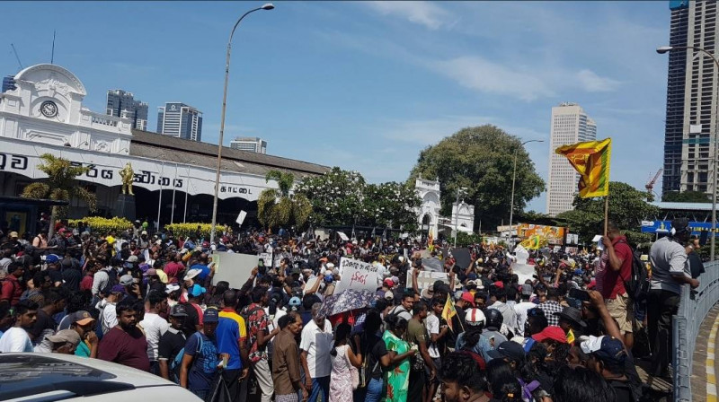 Crisis-hit Sri Lanka lifts protest curfew after backlash
