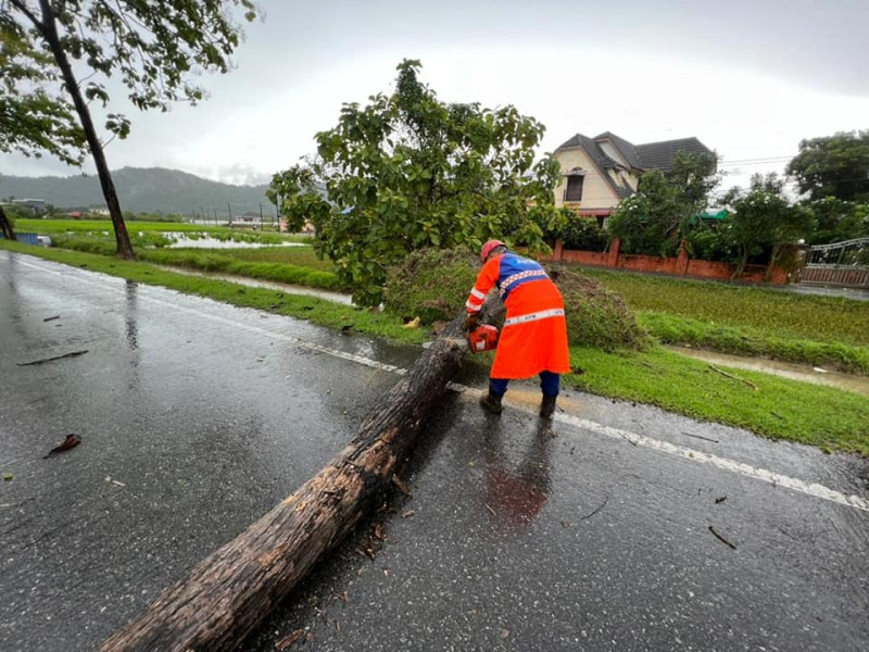 Storm damages 100 homes in Perlis
