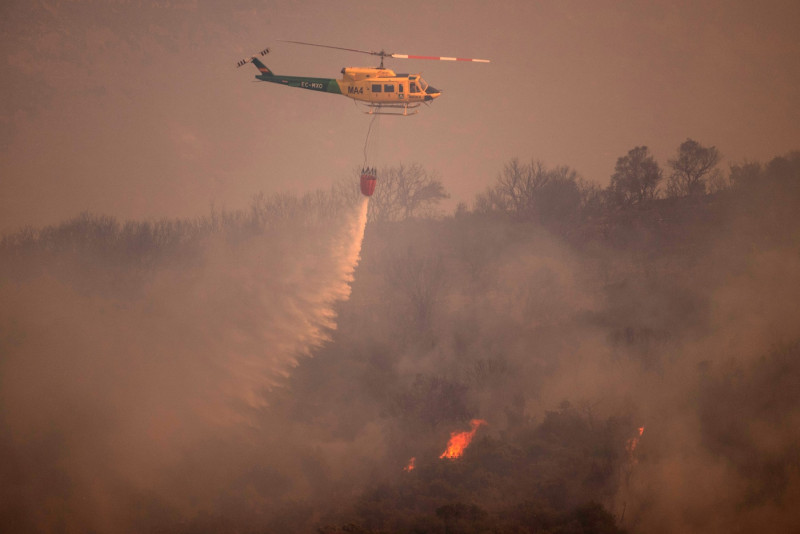 Evacuation orders lifted as Spain wildfire stabilises