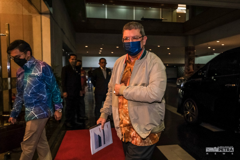 Ministers, MPs arrive at Seri Pacific Hotel for closed-door briefing on Sulu claim