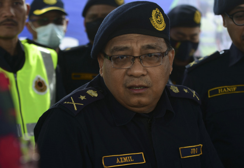 Johor RTD nabs 384 commercial drivers in cross-border op