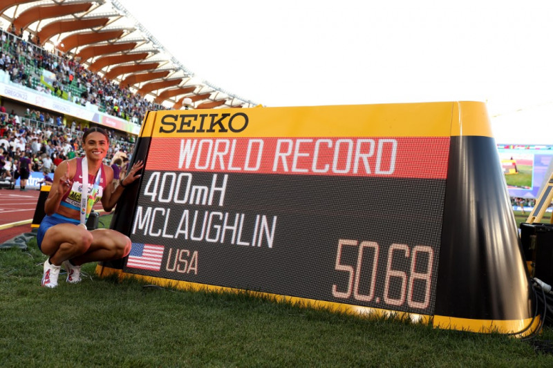 McLaughlin sets worlds alight as Miller-Uibo, Norman claim 400m crowns