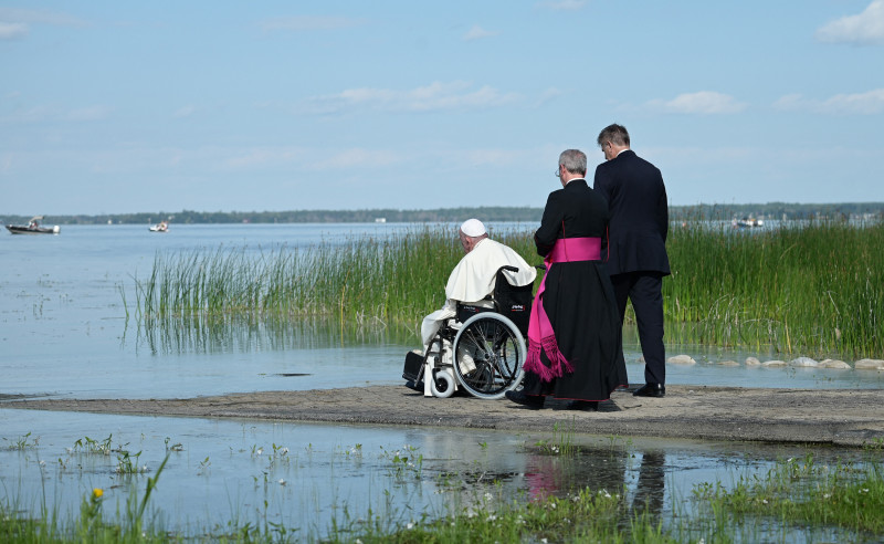 After apology, ‘healing’: pope visits sacred lake in Canada