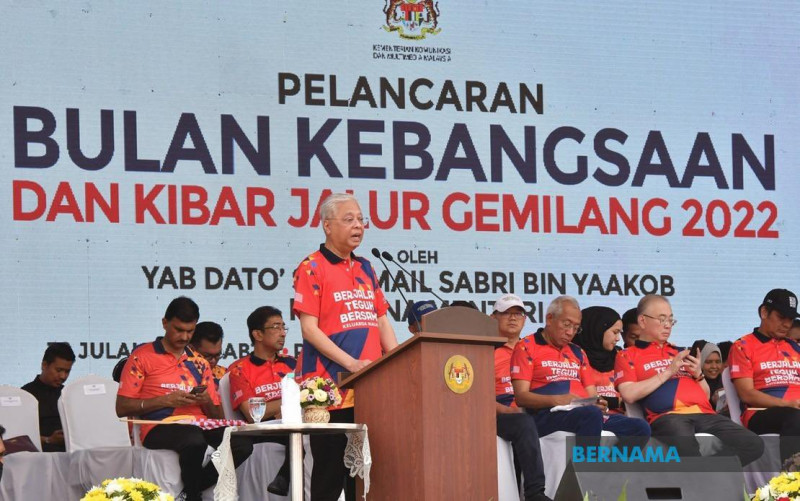 Jalur Gemilang raised at Dataran Putrajaya as PM launches National Month