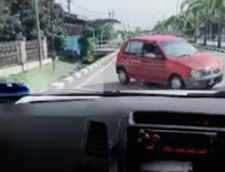 Man arrested for waving machete-like object in Sibu road rage video