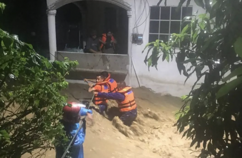 Baling floods: nine families relocated to two temporary relief centres