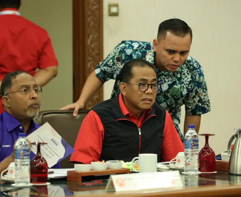 [UPDATED] ‘Seasoned’ line-up is the face of M’sia’s future? Khaled Nordin chaffs Dr Mahathir’s GTA