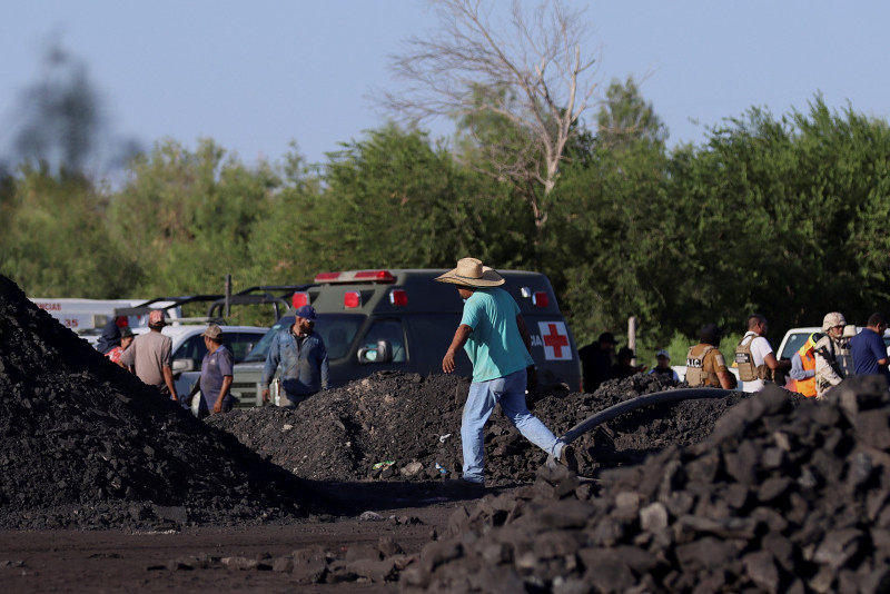 Mexico races to rescue nine trapped miners