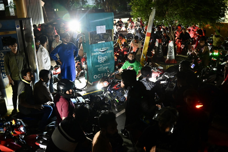 Record 52% petrol hike in Bangladesh triggers huge queues