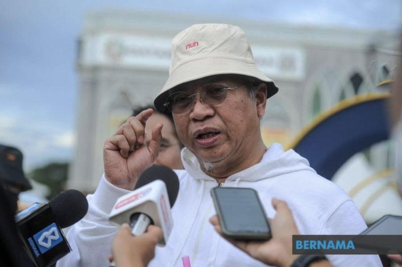 Don’t hoard or ration cooking oil, Annuar tells industry players