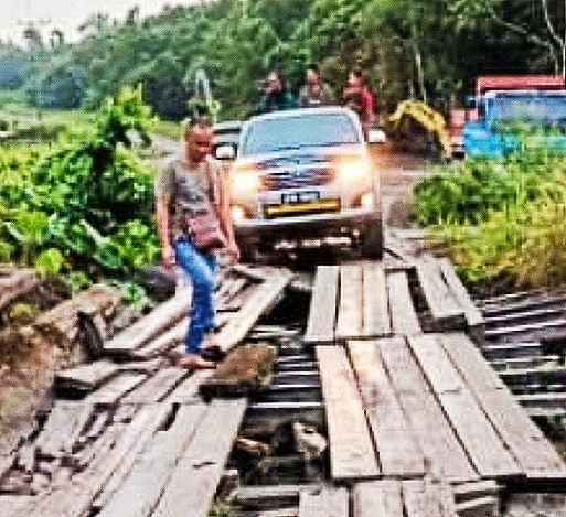 Vital bridge in central S’wak on verge of collapse: state PKR info chief
