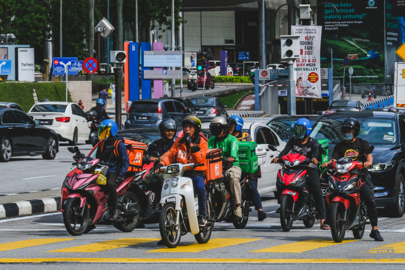 Over 88% of p-hailing riders use their phones while riding: Loke
