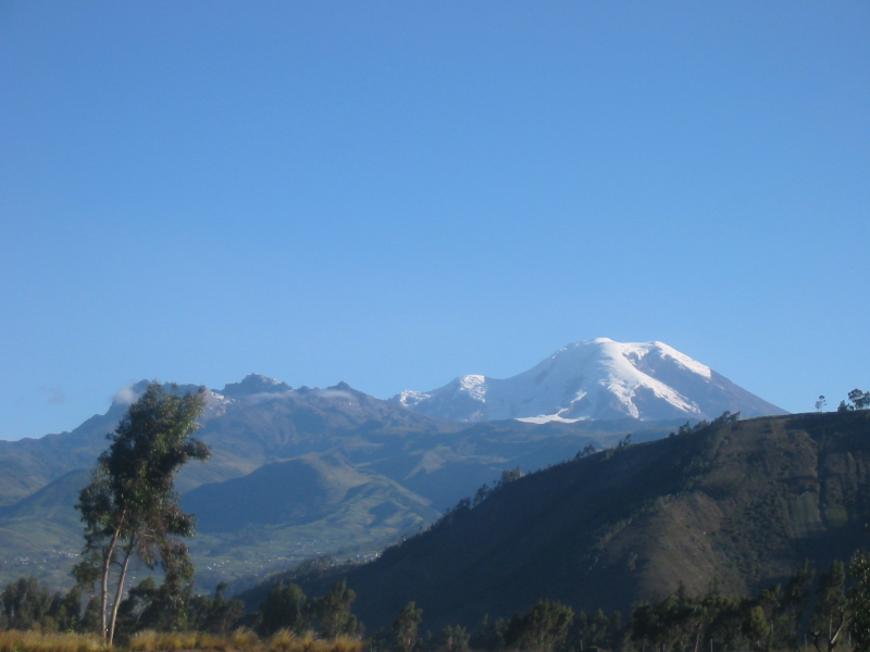 3 dead, 12 injured after fall while climbing Ecuador volcano