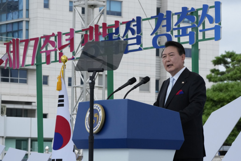 S. Korea offers large-scale aid package for North’s nukes
