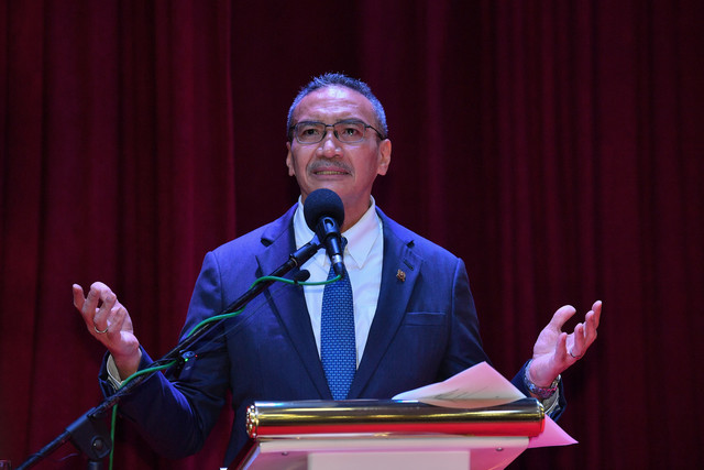 Hishammuddin posts suspension letter from Umno, says no reason given