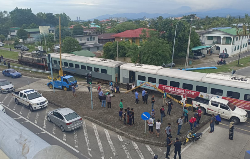 Two vehicles damaged in Kota Kinabalu train accident