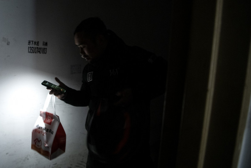 Chinese city dims lights in power crunch as heat soars