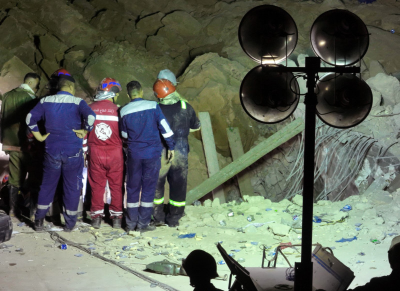 At least 6 Iraqis trapped after landslide hits Shiite shrine