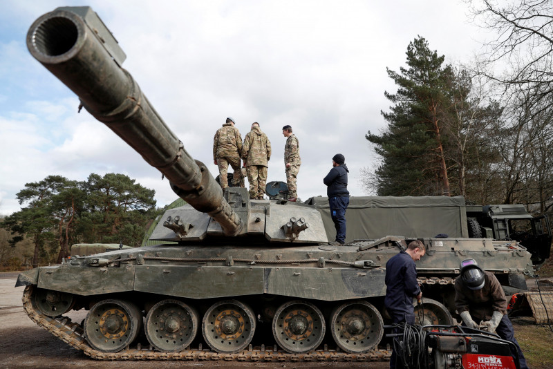 Arms conference gives spotlight to trillion-dollar industry