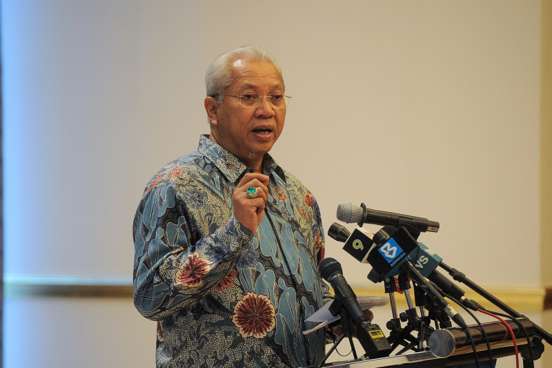 Cabinet to meet tomorrow on chicken price, subsidies: Annuar