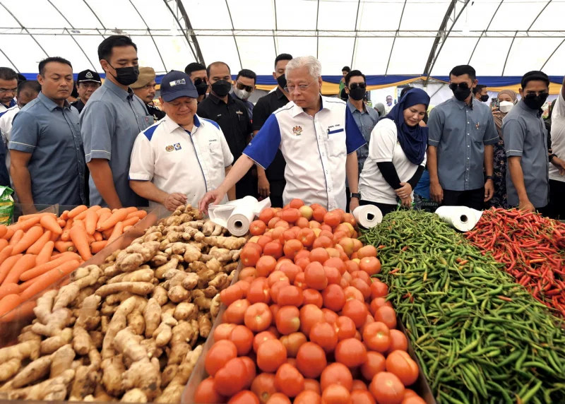 Ismail Sabri promotes cashless payments in Bera