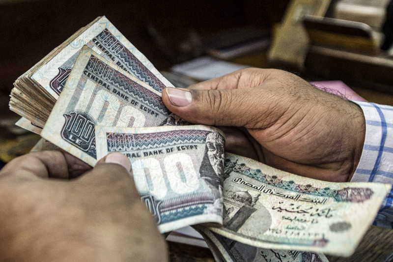 Egypt dims lights to boost foreign reserves