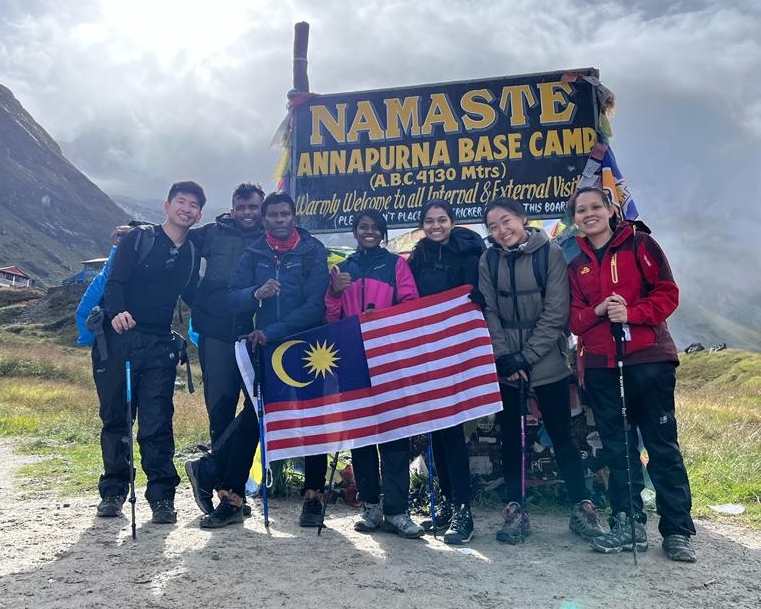 Victorious Merdeka trek: M’sians plant Jalur Gemilang at Annapurna Base Camp