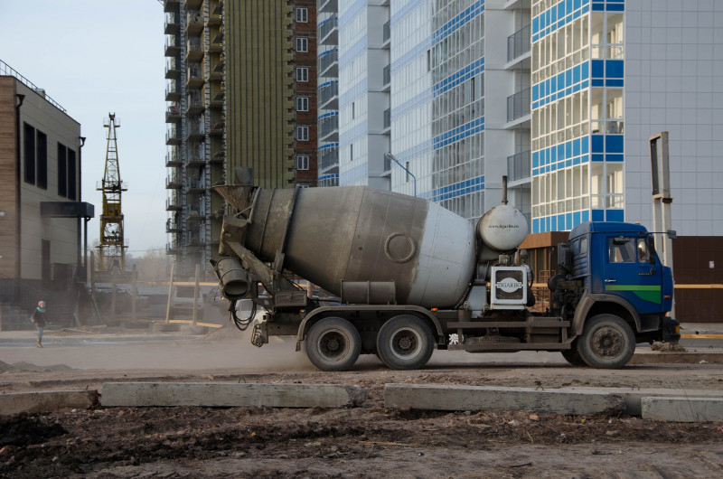 Cement mixer plunges into ravine, killing three