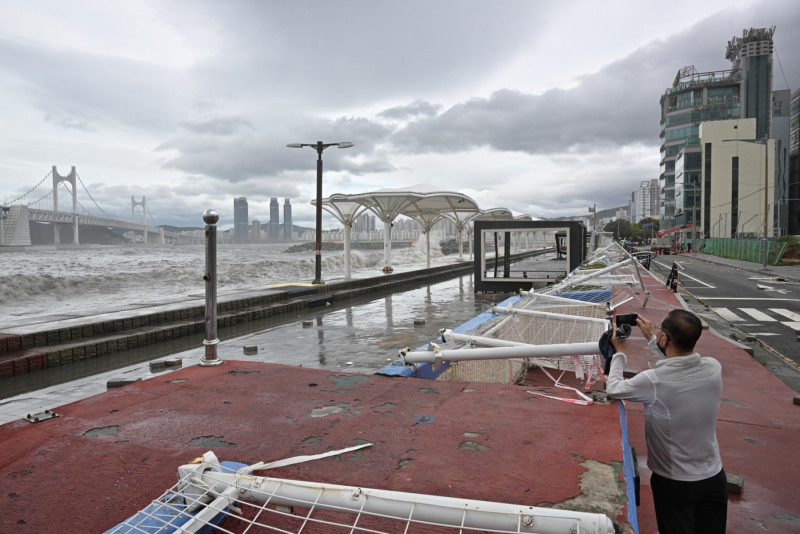S. Korea faces blackouts, damages as Typhoon Hinnamnor hits