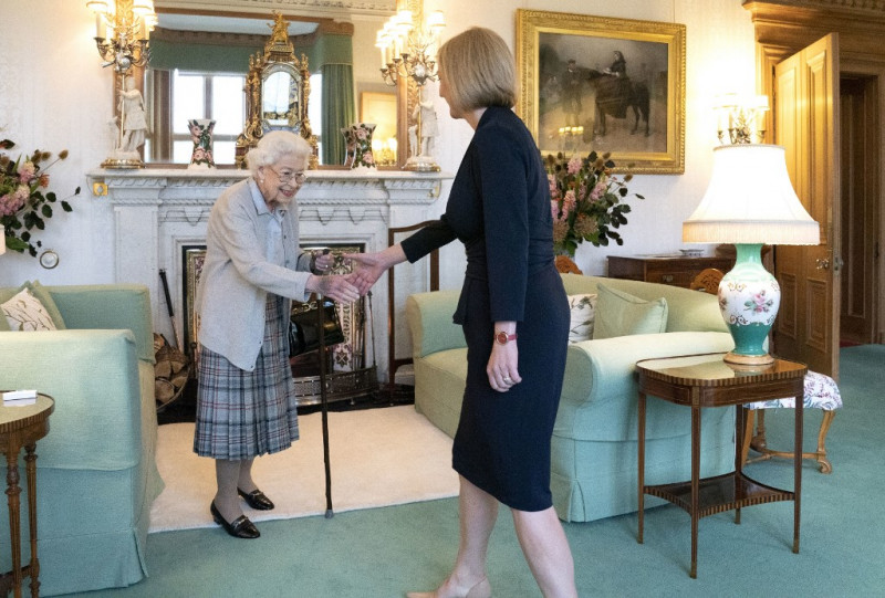 Liz Truss becomes new UK PM after audience with queen