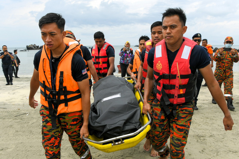 Rescuers find body of 13-year-old girl who drowned off Tg Balau beach