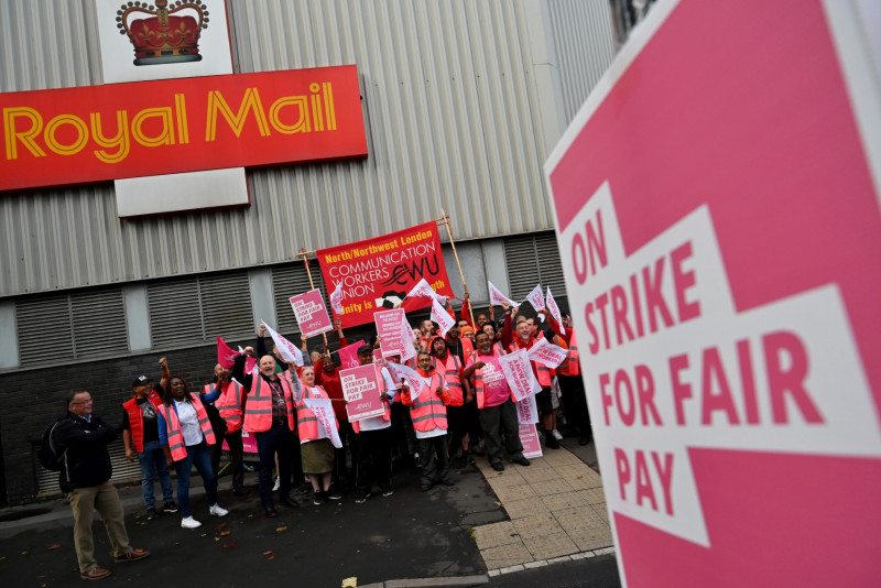 UK rail, postal strikers halt in respect of queen’s death