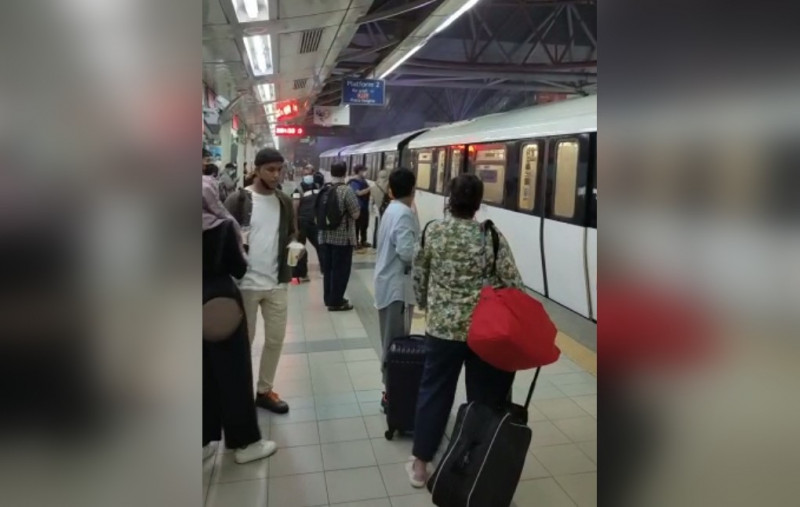 Kelana Jaya LRT line train breaks down again