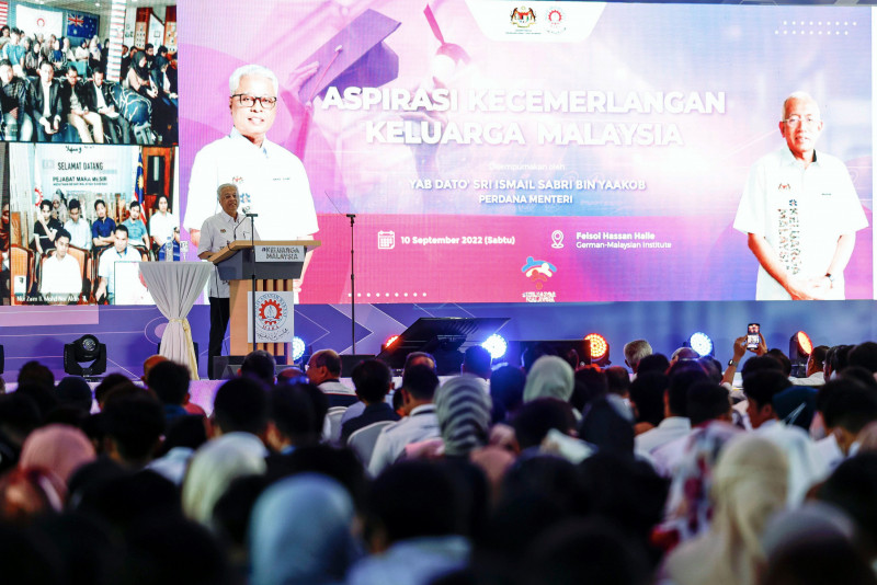 Ismail Sabri announces living allowance increase for Mara students
